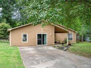Foreclosed Home - 4625 BUTTERWICK LN, 28212
