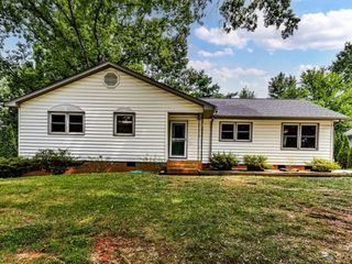 Foreclosed Home - 1048 MCLAUGHLIN DR, 28212