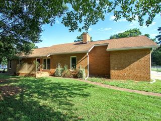 Foreclosed Home - 8530 AMELIA DR, 28212