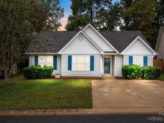 Foreclosed Home - 5906 MEADOW HILL DR, 28212