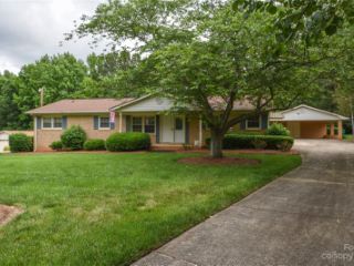Foreclosed Home - 4317 WHISPERING OAKS DR, 28213