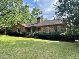 Foreclosed Home - 7221 LEAVES LN, 28213