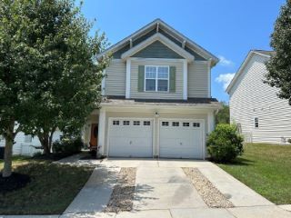 Foreclosed Home - 1805 CRABAPPLE TREE LN, 28214