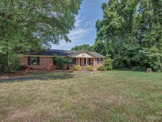 Foreclosed Home - 3120 WESTERWOOD DR, 28214