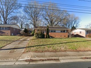 Foreclosed Home - 2112 MILTON RD, 28215