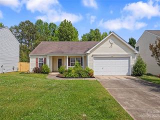 Foreclosed Home - 9740 AVENSONG CROSSING DR, 28215