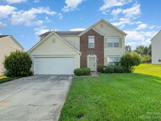 Foreclosed Home - 9935 AVENTIDE LN, 28215