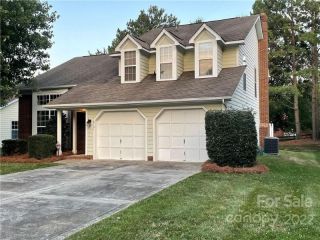 Foreclosed Home - 8401 LONDONSHIRE DR, 28216