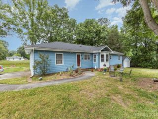 Foreclosed Home - 6109 CORA ST, 28216