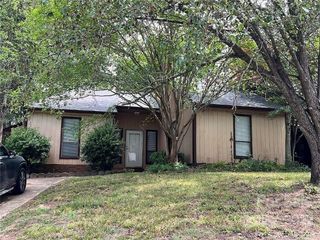 Foreclosed Home - 11421 KINGFISHER DR, 28226