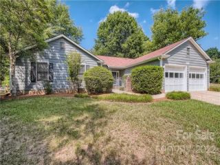 Foreclosed Home - 4119 FOXMOOR DR, 28226