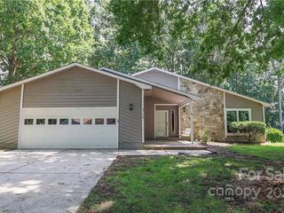 Foreclosed Home - 3749 SWEETGRASS LN, 28226