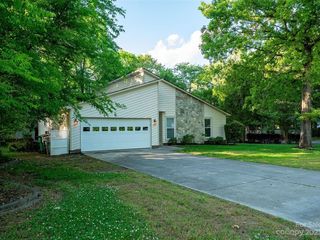 Foreclosed Home - 3650 SWEETGRASS LN, 28226