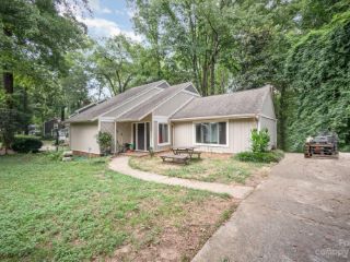 Foreclosed Home - 1611 E BARDEN RD, 28226