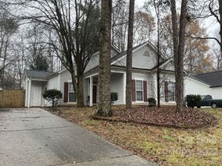 Foreclosed Home - 7813 PENCE POND LN, 28227