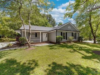 Foreclosed Home - 7218 WALNUT WOOD DR, 28227