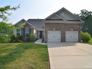 Foreclosed Home - 8536 OLDE STONEGATE LN, 28227