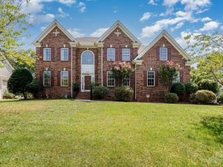 Foreclosed Home - 10938 PERSIMMON CREEK DR, 28227