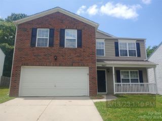 Foreclosed Home - 9407 SWALLOW TAIL LN, 28269