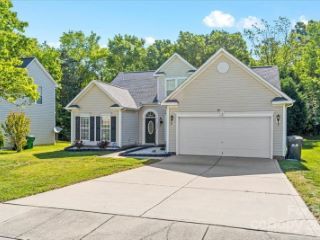Foreclosed Home - 12238 WALLACE RIDGE DR, 28269