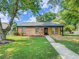 Foreclosed Home - 2647 DALECREST DR, 28269