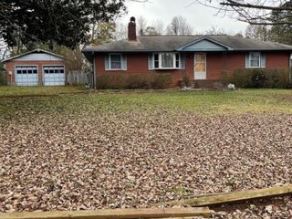 Foreclosed Home - 3107 GARRISON DR, 28269