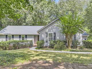 Foreclosed Home - 220 PINE CREEK DR, 28270