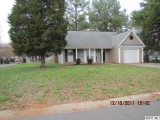 Foreclosed Home - 2740 OLDE WHITEHALL RD, 28273