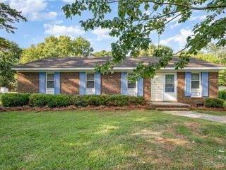 Foreclosed Home - 617 SANDYWAY LN, 28273