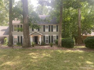 Foreclosed Home - 9917 WHITETHORN DR, 28277