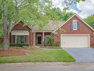 Foreclosed Home - 10421 PULLENGREEN DR, 28277