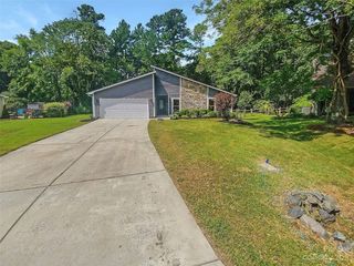 Foreclosed Home - 7160 MOSS POINT DR, 28277