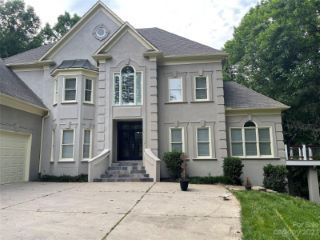 Foreclosed Home - 7841 SETON HOUSE LN, 28277