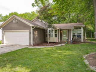 Foreclosed Home - 12806 HEDGEWAY DR, 28278