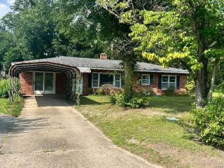 Foreclosed Home - 5410 WILLIAMSBURGH DR, 28304