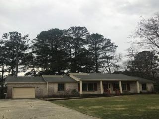 Foreclosed Home - 817 Southview Cir, 28311