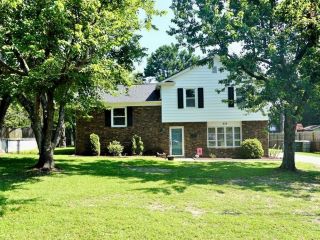Foreclosed Home - 438 STACY WEAVER DR, 28311