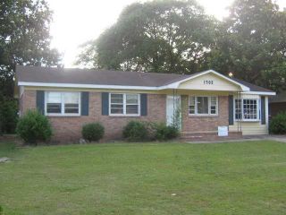 Foreclosed Home - 1702 GRANDVIEW DR, 28314