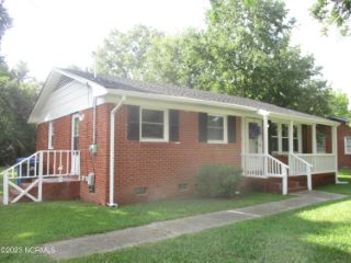Foreclosed Home - 439 N CALEDONIA RD, 28352