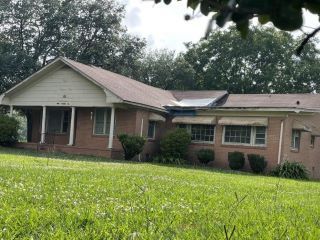 Foreclosed Home - 802 S BREAZEALE AVE, 28365