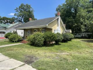 Foreclosed Home - 217 S CENTER ST, 28365