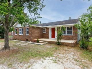 Foreclosed Home - 512 E MCLEAN ST, 28384