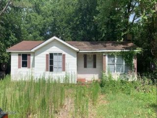 Foreclosed Home - 526 N 4TH ST, 28384