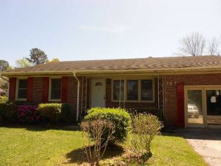 Foreclosed Home - 207 W SATCHWELL ST, 28425