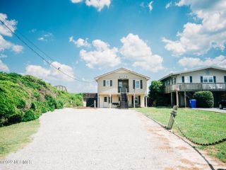 Foreclosed Home - 402 S SHORE DR, 28445