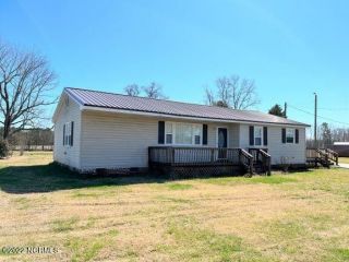 Foreclosed Home - 1051 WELLS TOWN RD, 28464