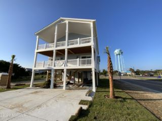 Foreclosed Home - 102 W BEACH DR, 28465
