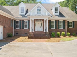 Foreclosed Home - 140 RIVER WOODS DR, 28466