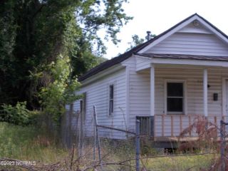 Foreclosed Home - 1116 E KING ST, 28501