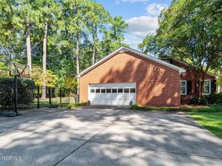 Foreclosed Home - 1600 GREENBRIAR RD, 28501